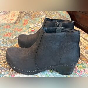 Size 36 (size 6) Dansko leather boots- great condition